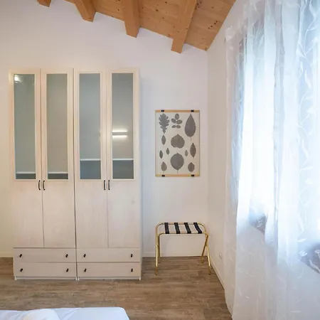 A Casa Di Jolanda, Indipendent House Near Historic Venice Center With Private Parking And Wide And Fenced Garden