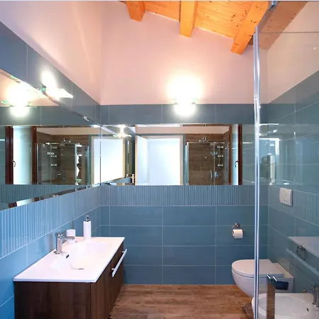 A Casa Di Jolanda, Indipendent House Near Historic Venice Center With Private Parking And Wide And Fenced Garden *