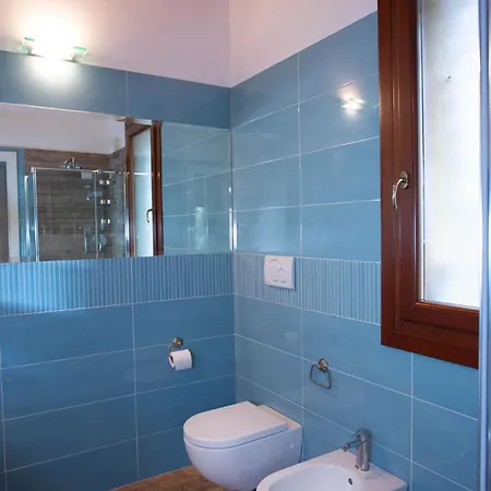 A Casa Di Jolanda, Indipendent House Near Historic Venice Center With Private Parking And Wide And Fenced Garden Mestre