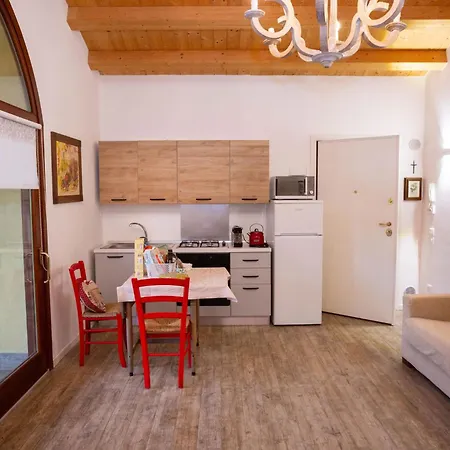 Lägenhet A Casa Di Jolanda, Indipendent House Near Historic Venice Center With Private Parking And Wide And Fenced Garden Mestre