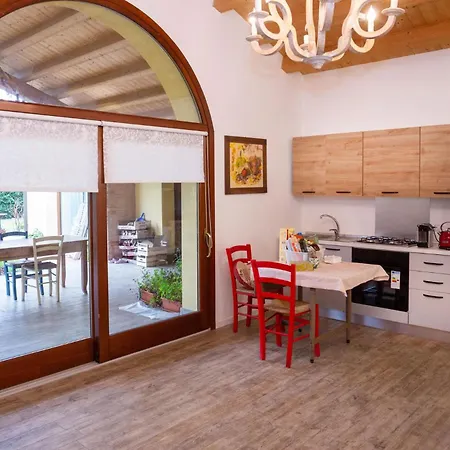 A Casa Di Jolanda, Indipendent House Near Historic Venice Center With Private Parking And Wide And Fenced Garden Lägenhet
